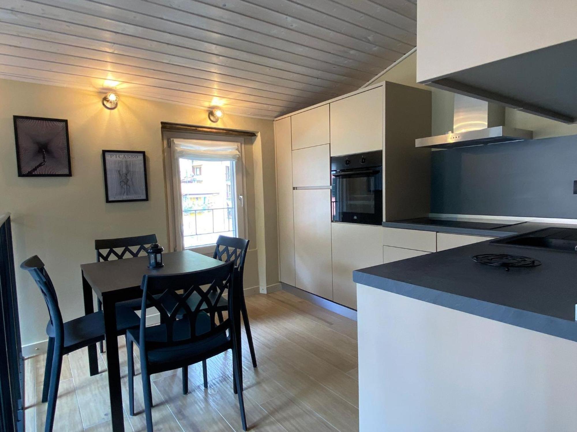 Argegno'S River - Central Apartment Lake View Room photo
