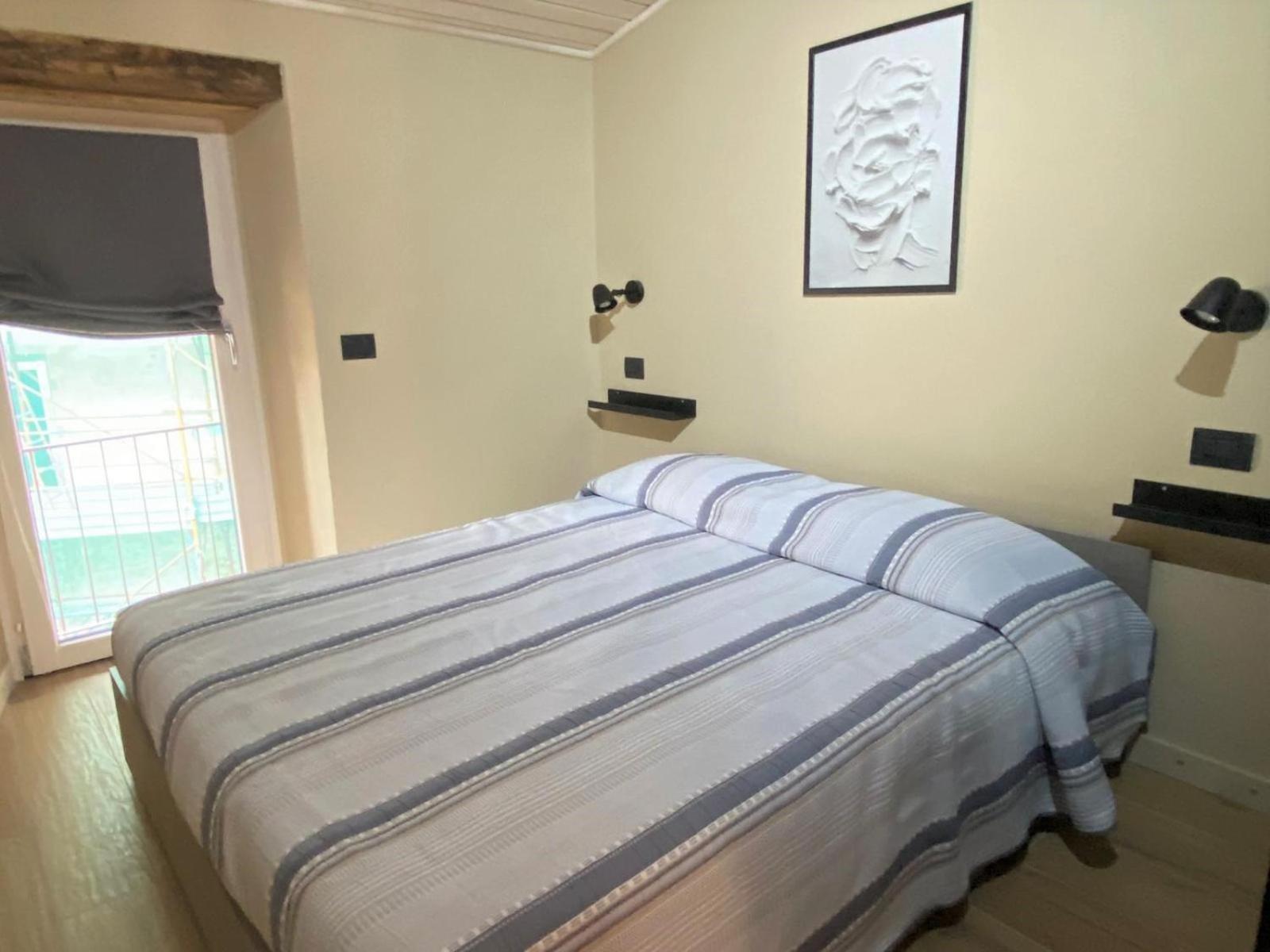 Argegno'S River - Central Apartment Lake View Room photo