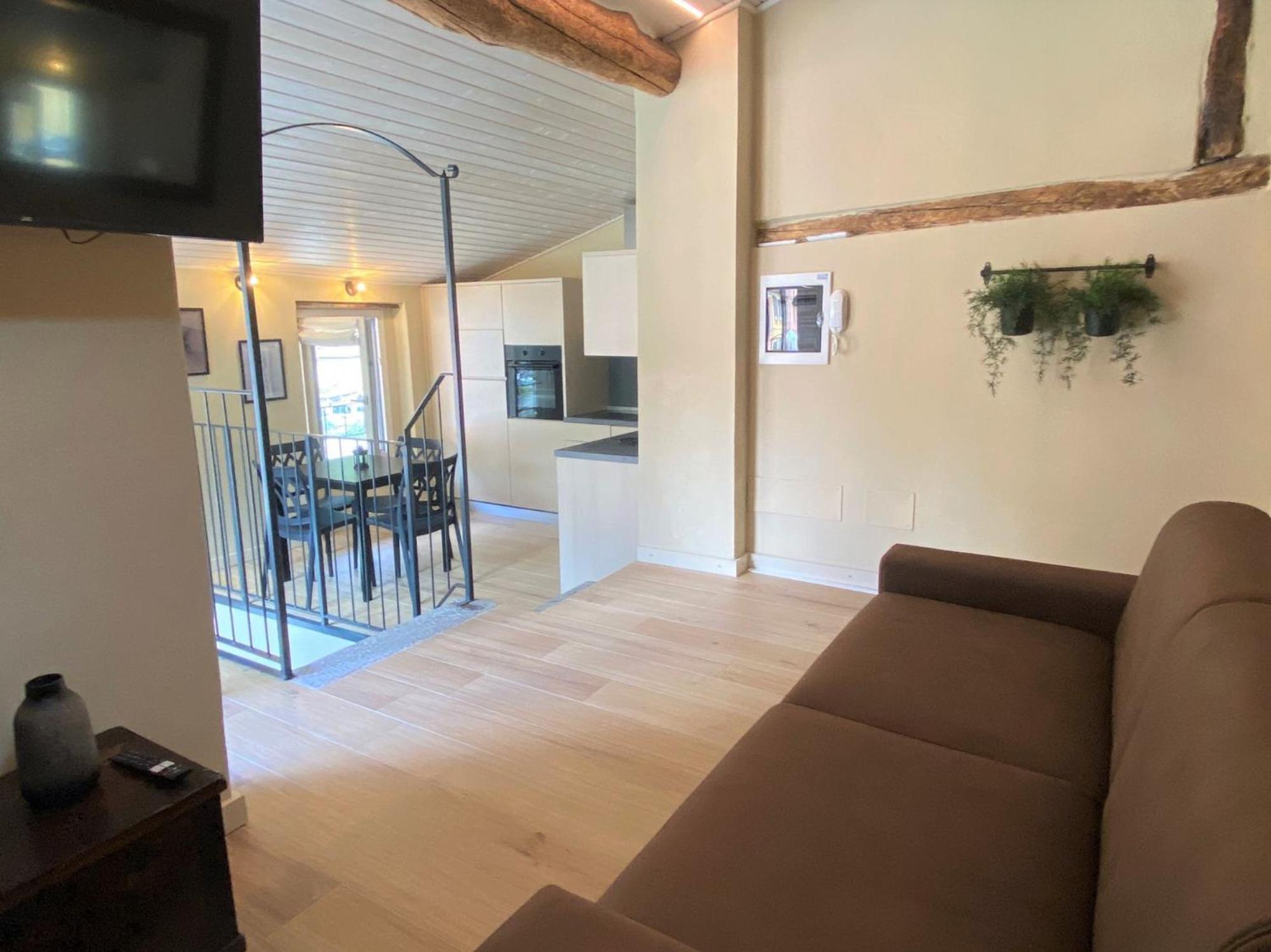 Argegno'S River - Central Apartment Lake View Room photo